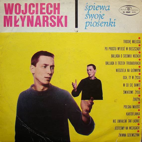 Śpiewa swoje piosenki