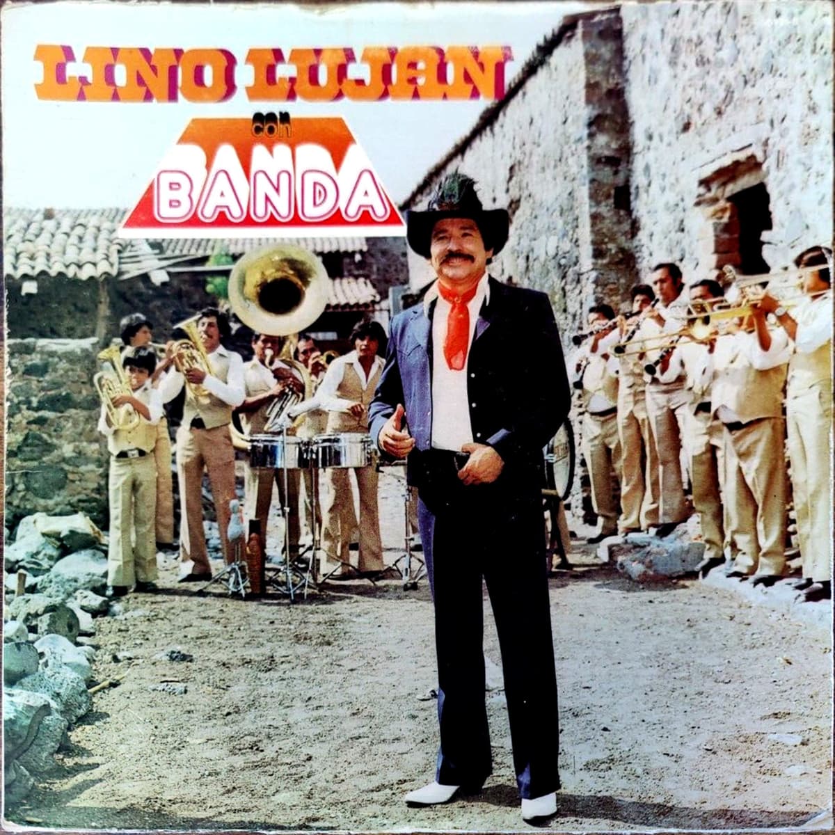 Lino Lujan con banda