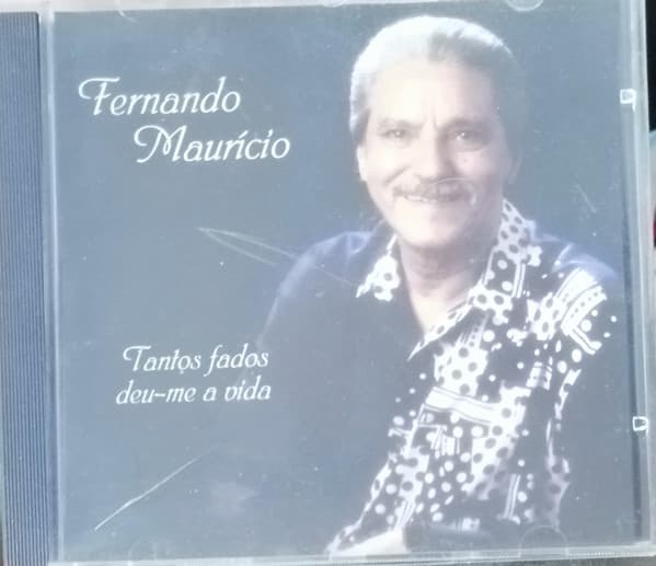 Tantos fados deu-me a vida
