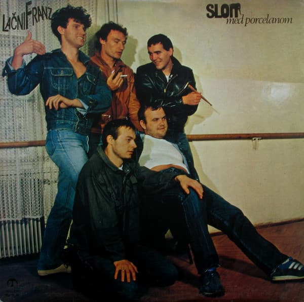 Slon med porcelanom