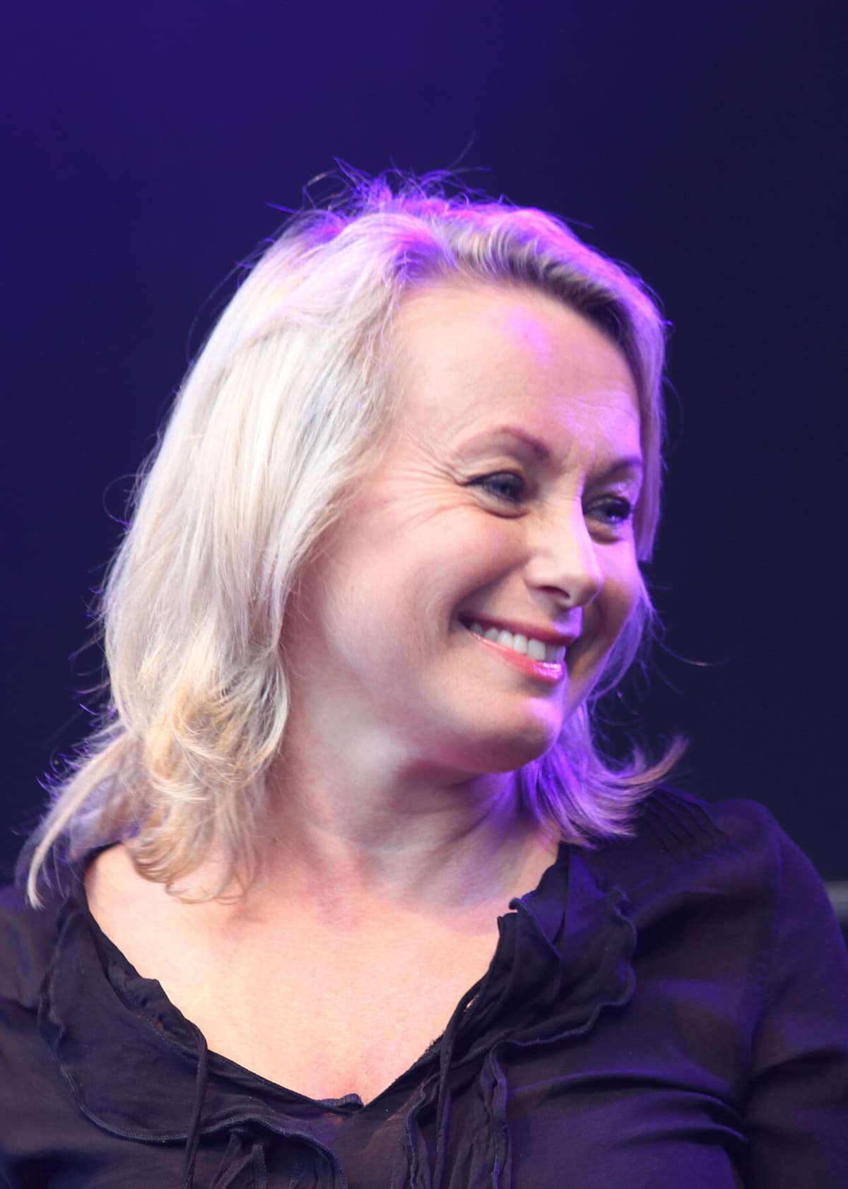 Louise Hoffsten