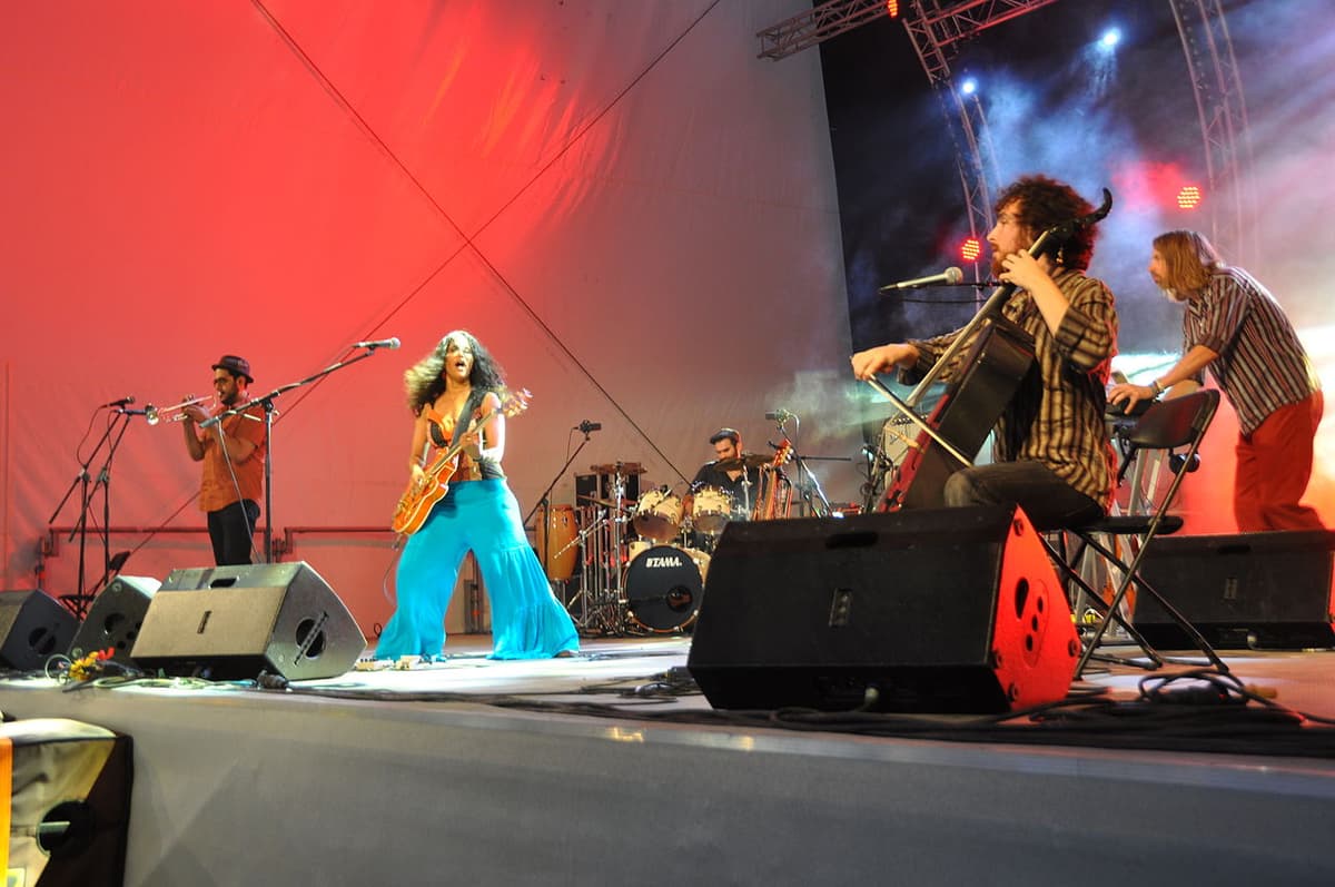 Rupa & the April Fishes