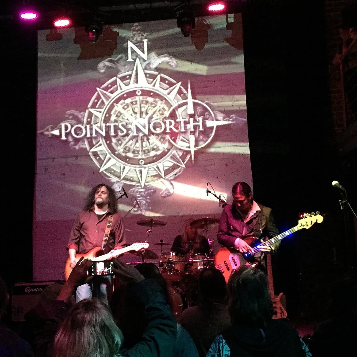 Point North
