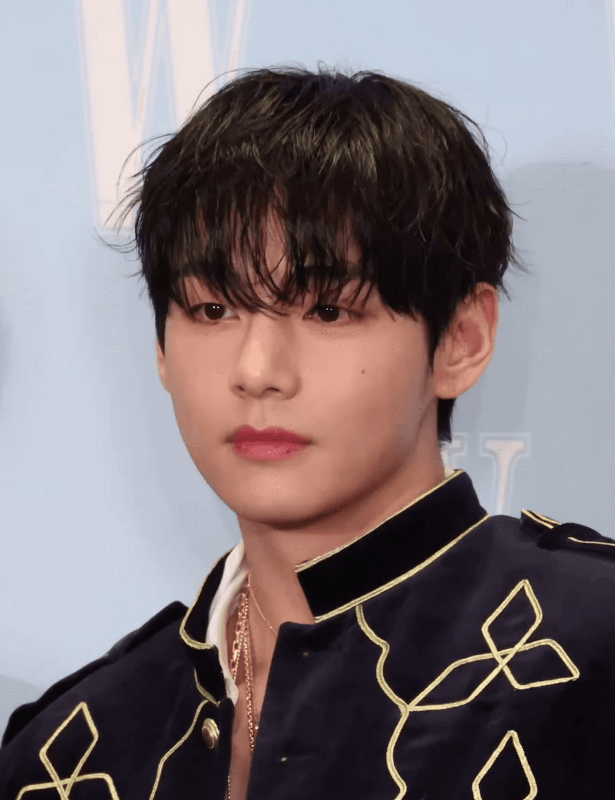 V